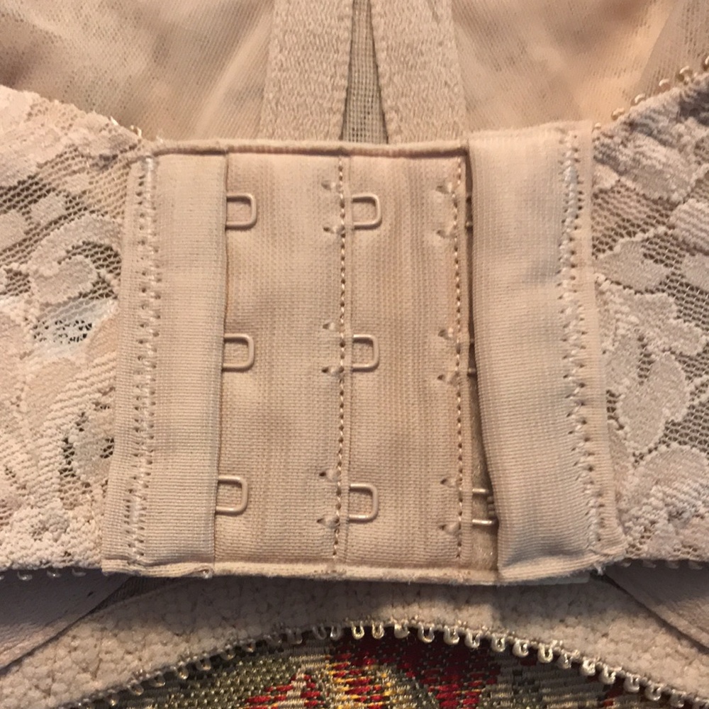 NWT Bali Women’s Lace, Smooth Underwire Bra - Picture 7 of 8